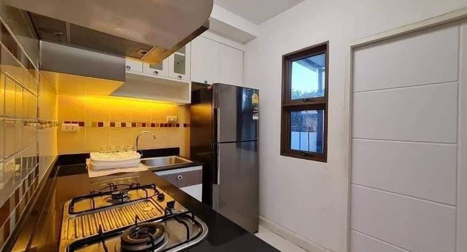 For rent 3 ベッドルーム townhouse in Phra Khanong, Bangkok