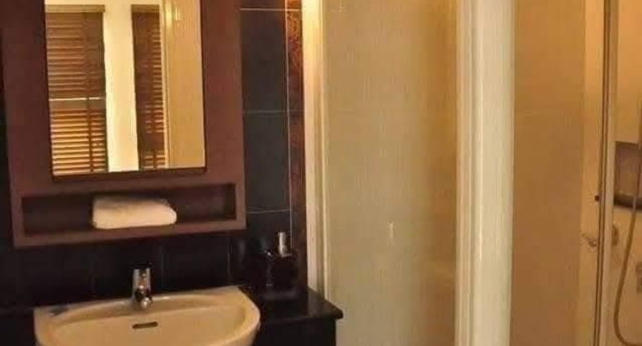 For rent 3 ベッドルーム townhouse in Phra Khanong, Bangkok