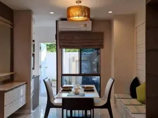 Casa adosada en alquiler de 3 habitaciones en Phra Khanong, Bangkok