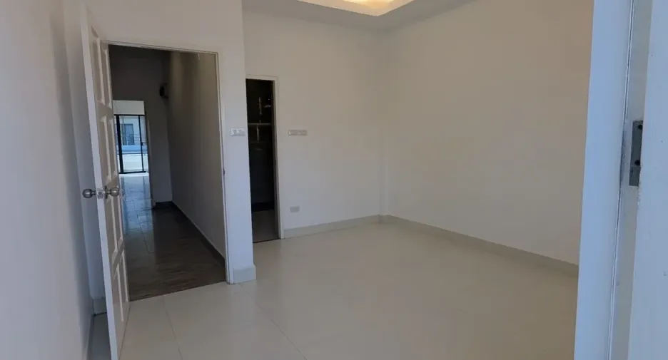 Reihenhaus zur Miete mit 6 Zimmer in Phra Khanong, Bangkok