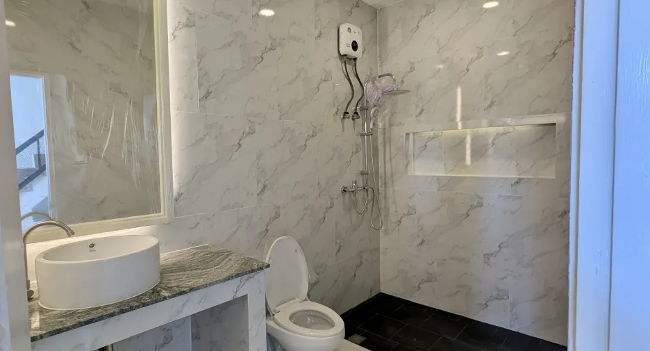 Reihenhaus zur Miete mit 6 Zimmer in Phra Khanong, Bangkok