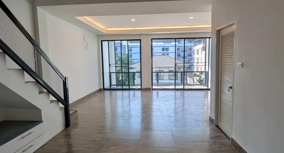 Reihenhaus zur Miete mit 6 Zimmer in Phra Khanong, Bangkok