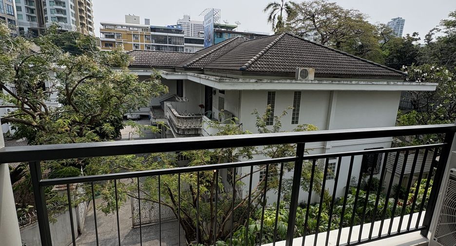 For rent 2 bedrooms apartment in Watthana, Bangkok