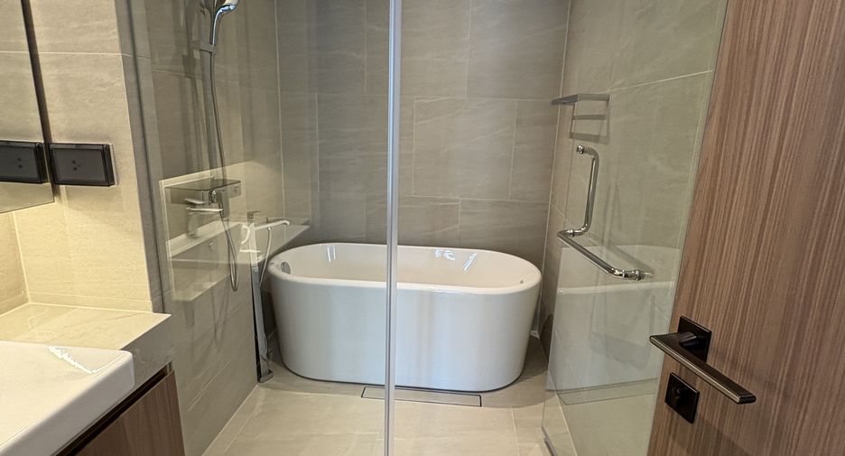 For rent 2 bedrooms apartment in Watthana, Bangkok