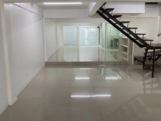Reihenhaus zur Miete mit 2 Zimmer in Phra Khanong, Bangkok