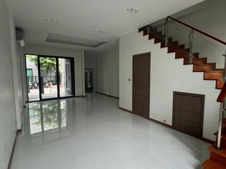 À louer 3 chambres maison à Don Mueang, Bangkok