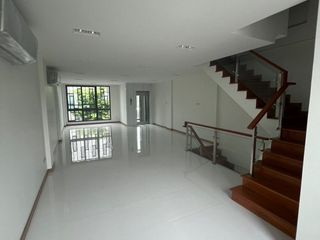 À louer 3 chambres maison à Don Mueang, Bangkok