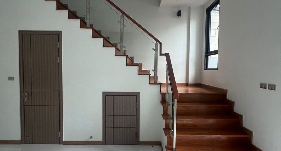 Casa en alquiler de 3 habitaciones en Don Mueang, Bangkok
