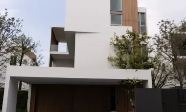 Casa en alquiler de 4 habitaciones en Saphan Sung, Bangkok