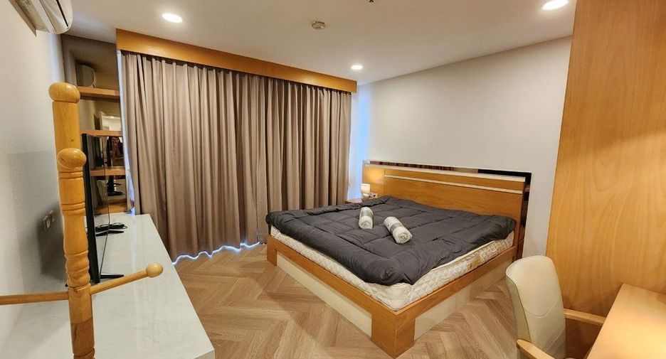 For rent 2 bedrooms condo in Watthana, Bangkok