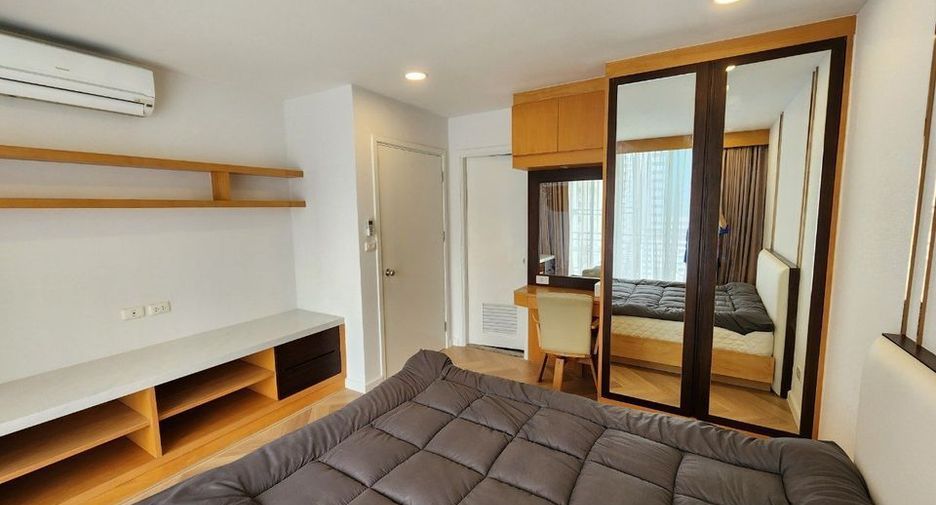 For rent 2 bedrooms condo in Watthana, Bangkok