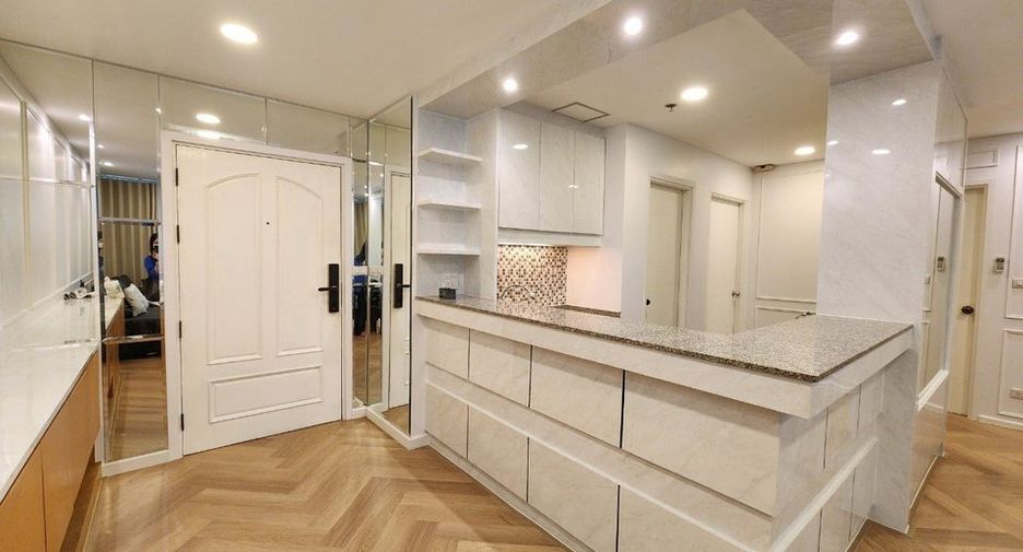 For rent 2 bedrooms condo in Watthana, Bangkok