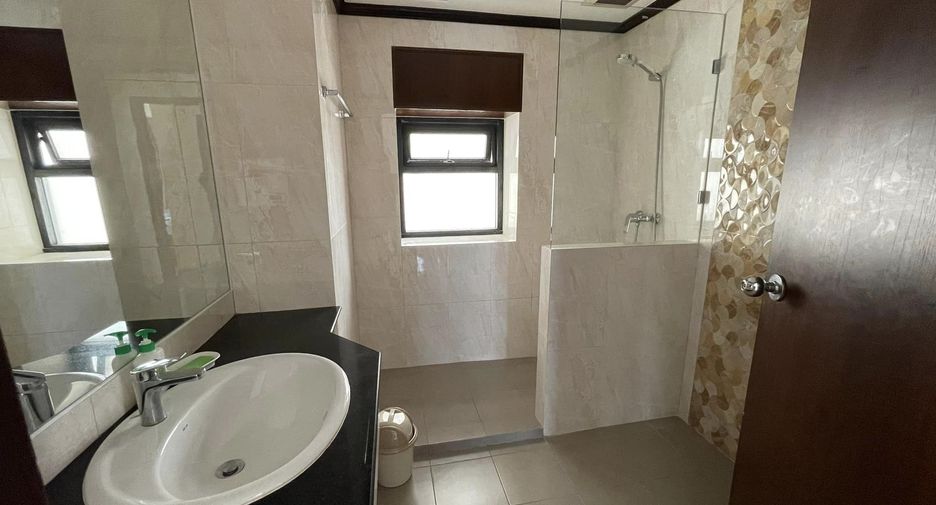 For rent 2 bedrooms condo in Sathon, Bangkok