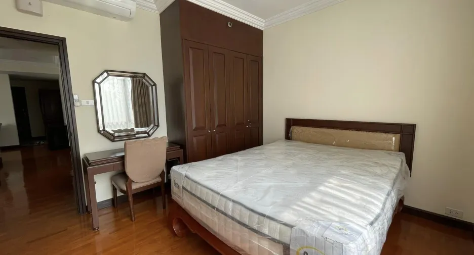 For rent 2 bedrooms condo in Sathon, Bangkok