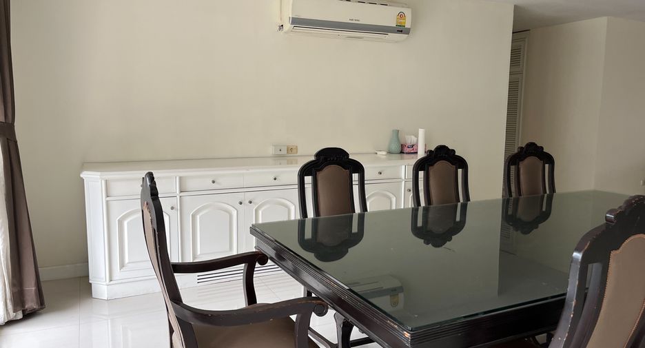 For rent 3 bedrooms condo in Khlong Toei, Bangkok
