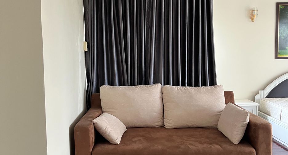 For rent 3 bedrooms condo in Khlong Toei, Bangkok
