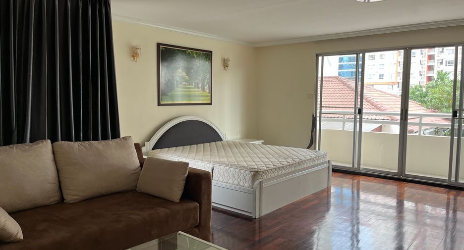 For rent 3 bedrooms condo in Khlong Toei, Bangkok