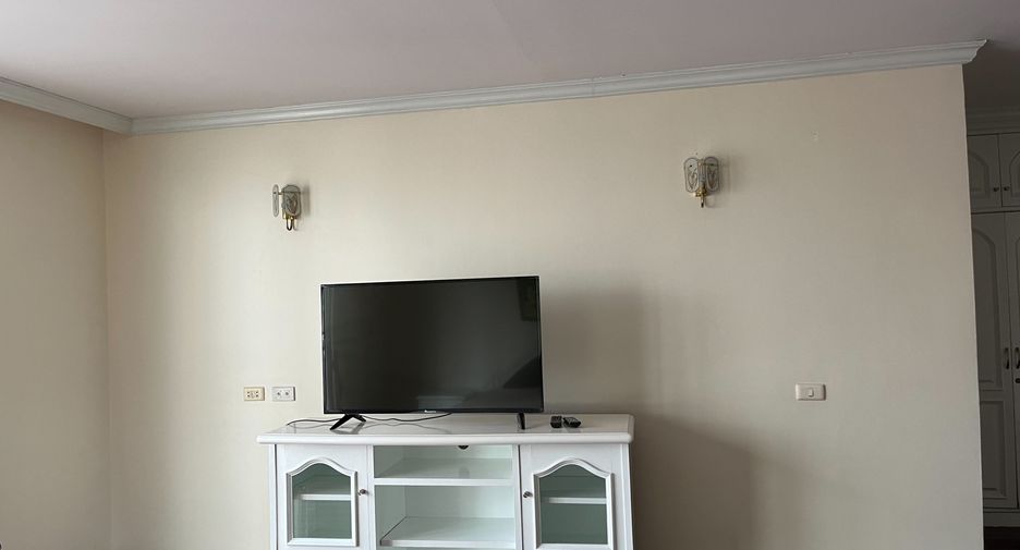 For rent 3 bedrooms condo in Khlong Toei, Bangkok