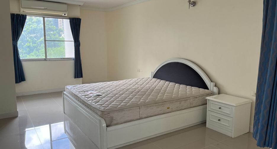 For rent 3 bedrooms condo in Khlong Toei, Bangkok