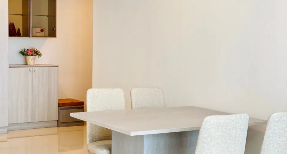 Condo en alquiler de 2 habitaciones en Yan Nawa, Bangkok