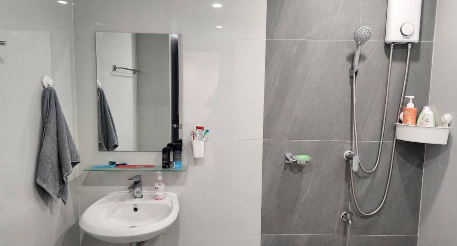 For rent 3 bedrooms condo in Khlong Toei, Bangkok