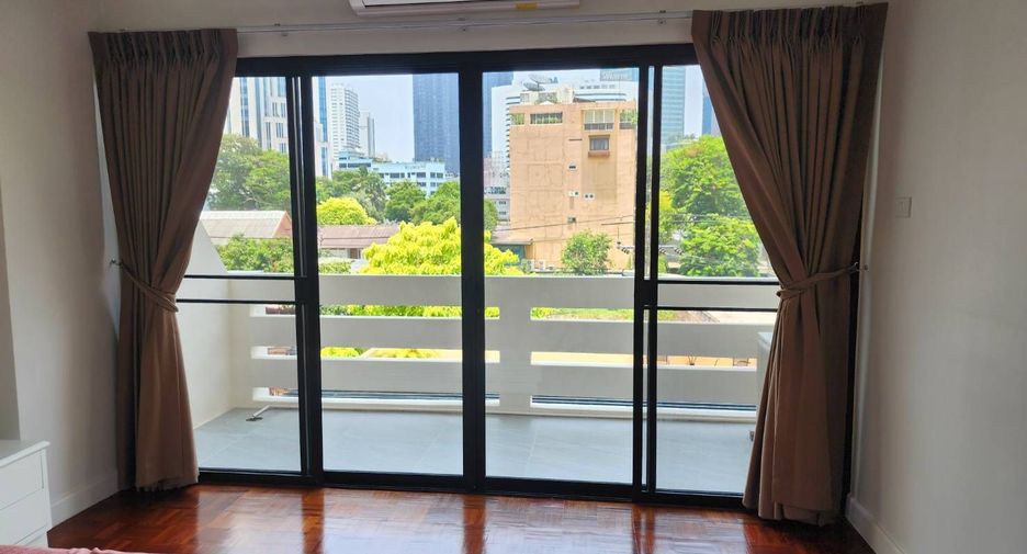 For rent 3 bedrooms condo in Khlong Toei, Bangkok
