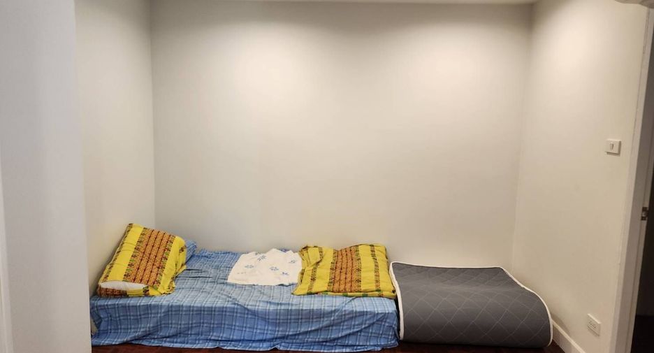 For rent 3 bedrooms condo in Khlong Toei, Bangkok