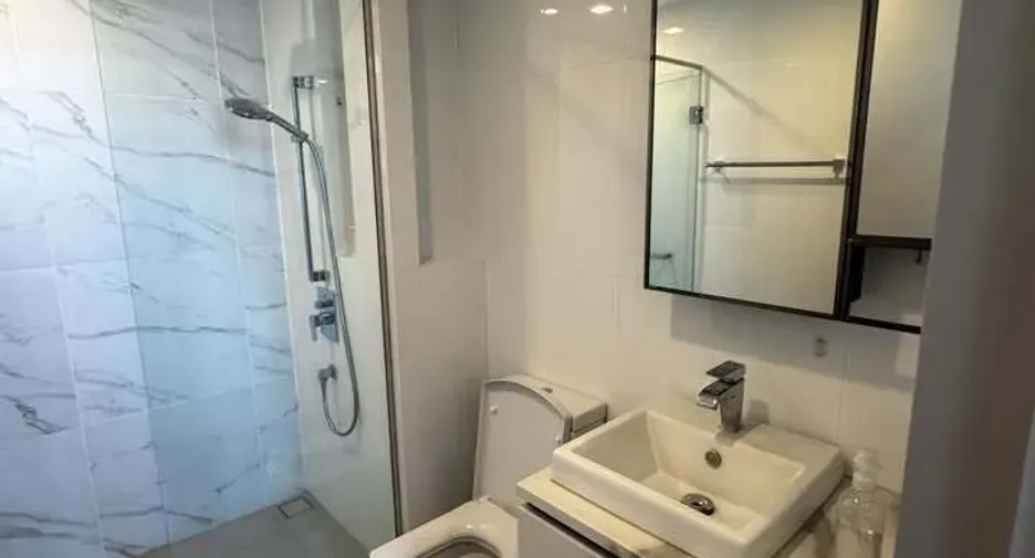 For rent 1 bed condo in Phra Khanong, Bangkok