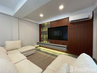 For rent 6 bedrooms townhouse in Khlong Toei, Bangkok