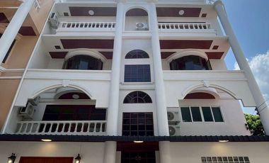 For rent 6 bedrooms townhouse in Khlong Toei, Bangkok