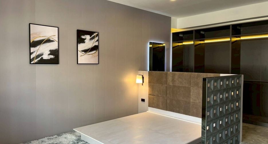 For rent 6 bedrooms townhouse in Khlong Toei, Bangkok