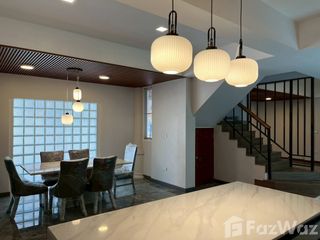 For rent 6 bedrooms townhouse in Khlong Toei, Bangkok