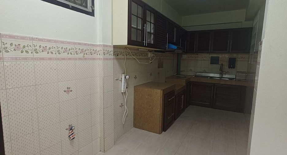 For rent 3 bedrooms townhouse in Phaya Thai, Bangkok
