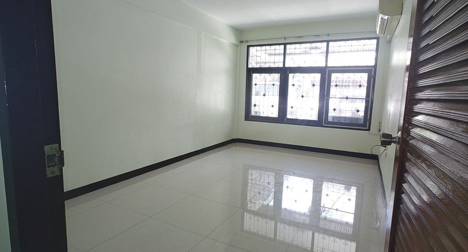 For rent 3 bedrooms townhouse in Phaya Thai, Bangkok