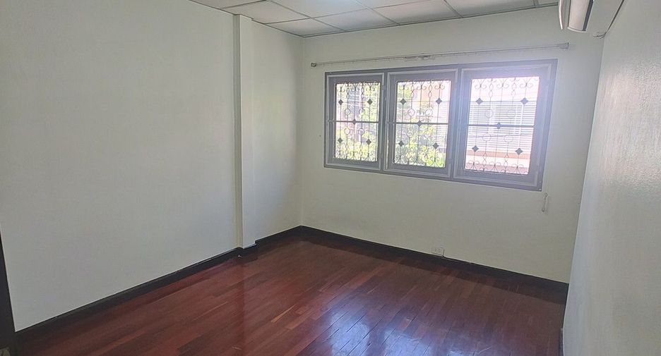 For rent 3 bedrooms townhouse in Phaya Thai, Bangkok