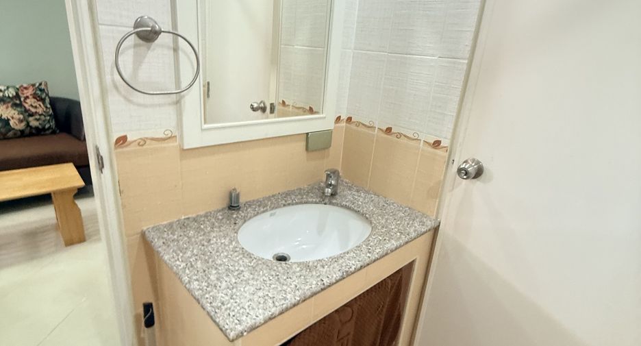 For rent 1 bed condo in Khlong Toei, Bangkok