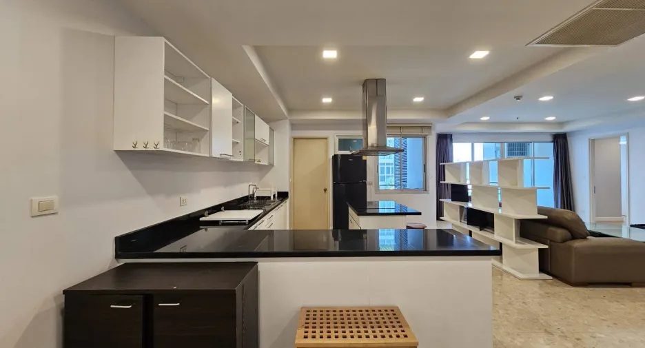 For rent 3 bedrooms condo in Khlong Toei, Bangkok