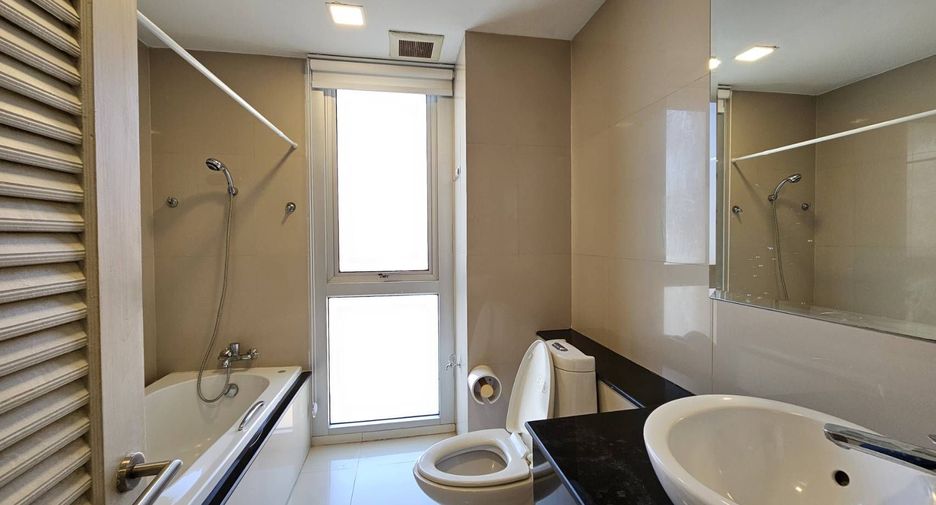 For rent 3 bedrooms condo in Khlong Toei, Bangkok