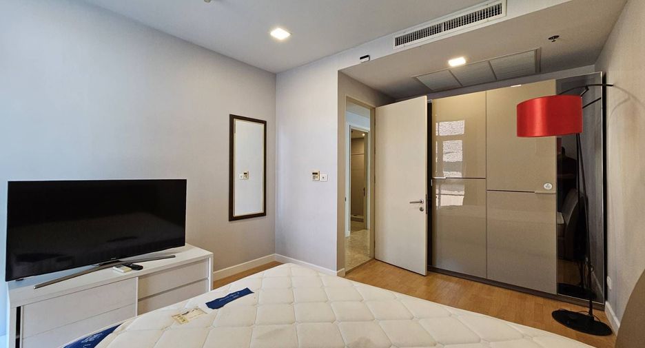 For rent 3 bedrooms condo in Khlong Toei, Bangkok