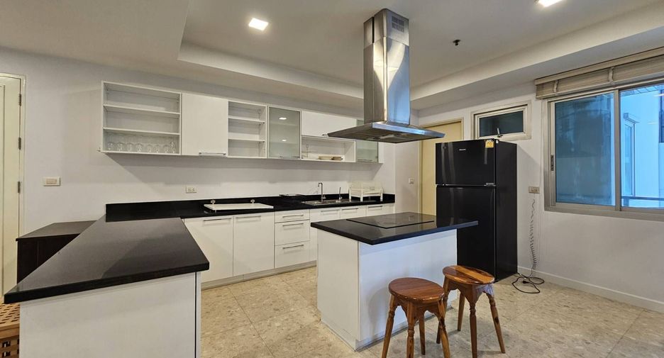 For rent 3 bedrooms condo in Khlong Toei, Bangkok
