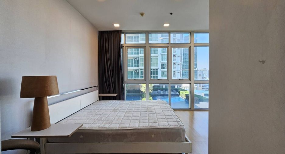 For rent 3 bedrooms condo in Khlong Toei, Bangkok