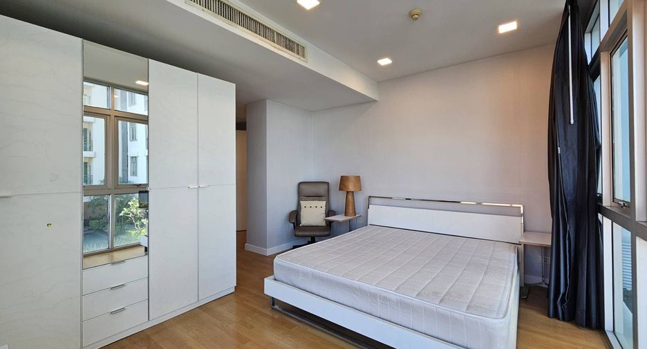 For rent 3 bedrooms condo in Khlong Toei, Bangkok