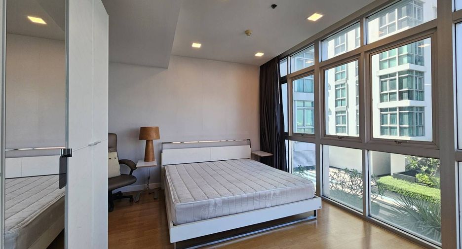 For rent 3 bedrooms condo in Khlong Toei, Bangkok