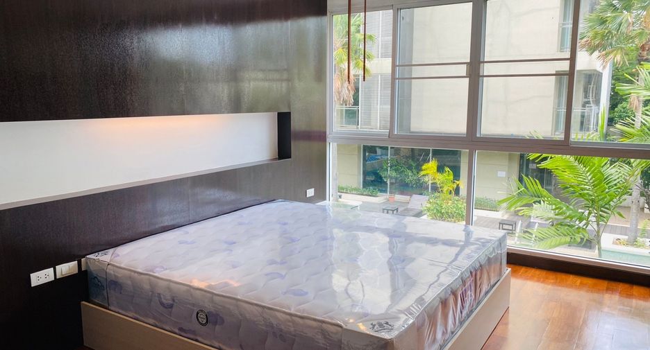 For rent 2 bedrooms condo in Watthana, Bangkok