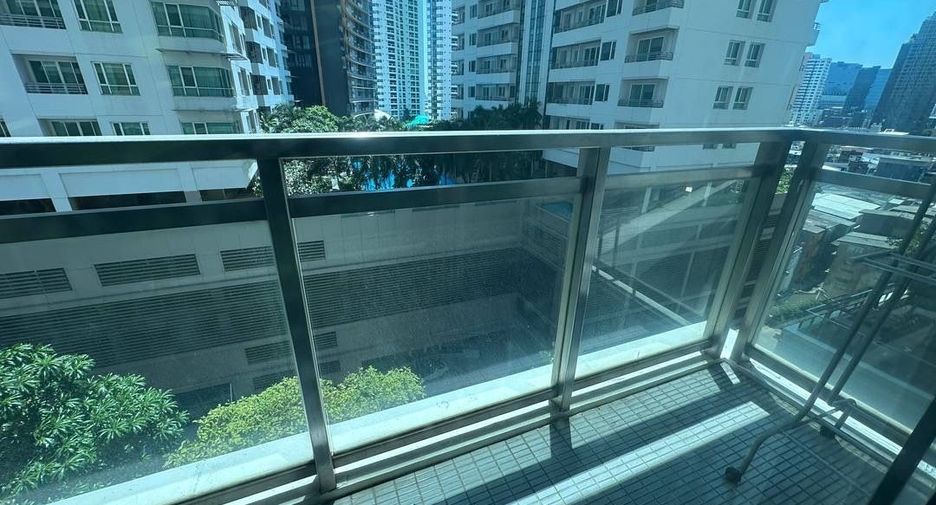 For rent 1 bed condo in Khlong Toei, Bangkok