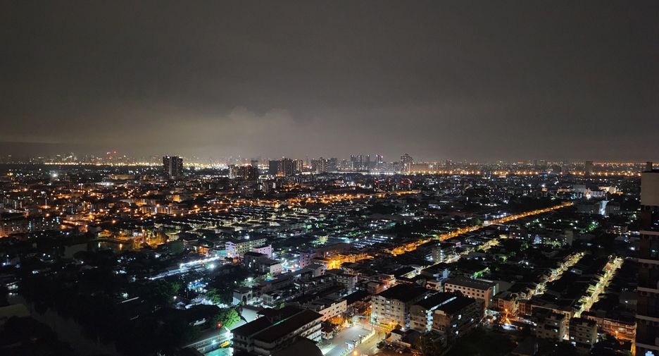 For rent 2 bedrooms condo in Mueang Samut Prakan, Samut Prakan