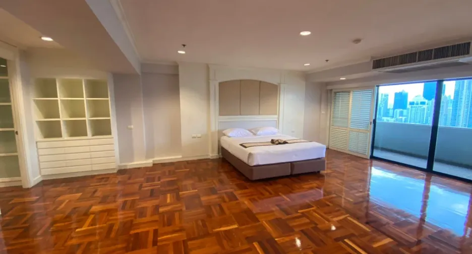 For rent 6 bedrooms condo in Watthana, Bangkok