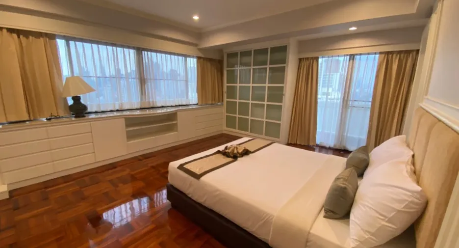 For rent 6 bedrooms condo in Watthana, Bangkok