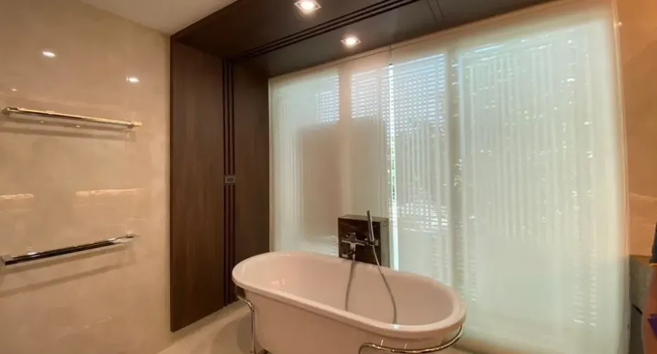 For rent 4 bedrooms condo in Khlong Toei, Bangkok