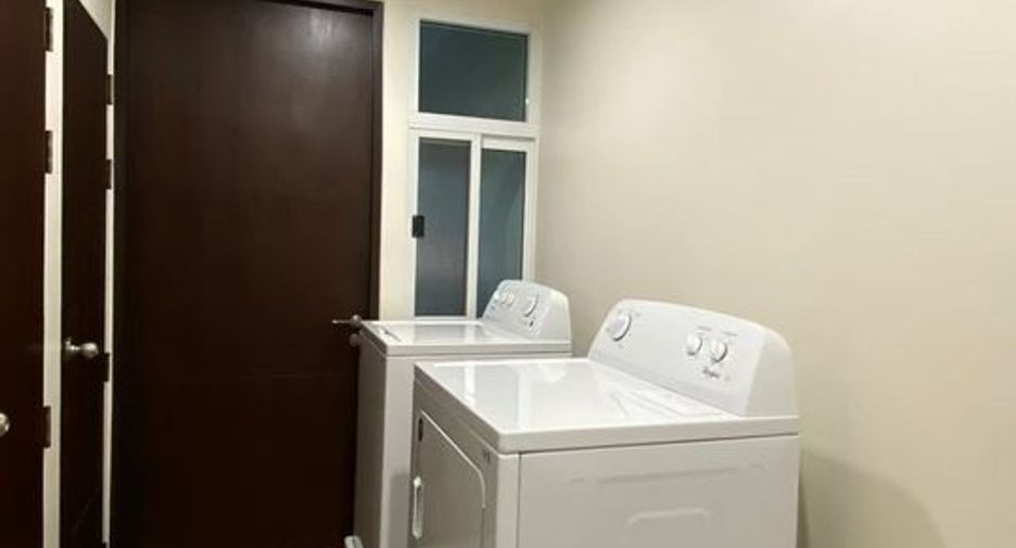 For rent 4 bedrooms condo in Khlong Toei, Bangkok